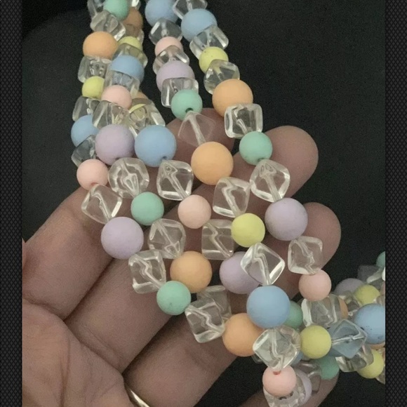 Vintage genuine Lucite Lot Of 4 Necklaces - Picture 5 of 7